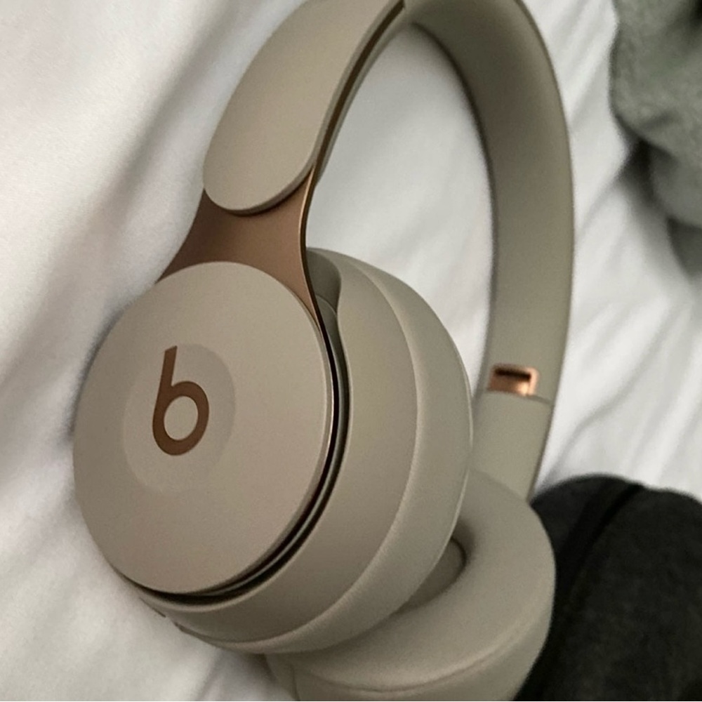 Beats Solo Pro